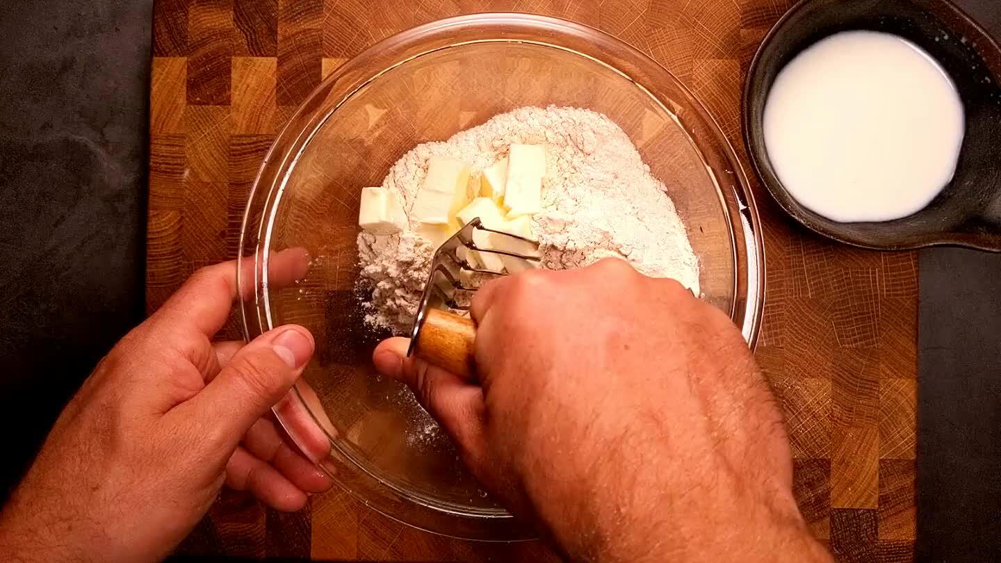 f you've never done this before, it is pretty straightforward. Just keep punching the mix with that blade, cutting the butter into ever smaller flour-coated chunks.