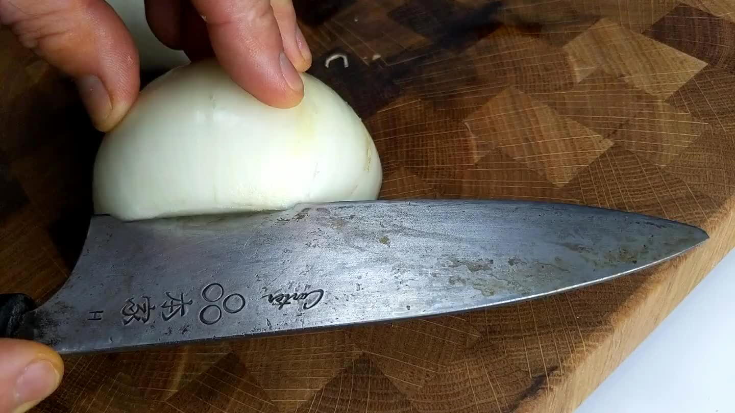 om the cut face towards the root with your knife parallel to the cutting board. Then, slice again from the cut face towards the root with the knife perpendicular to the board. Finally, slice parallel to the cut face.