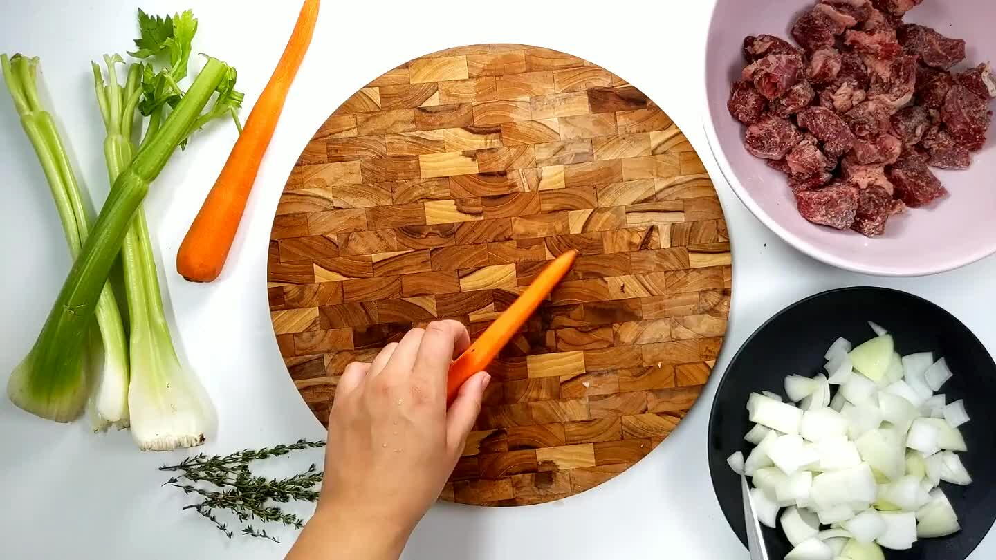 o the thicker end of the carrot cut those pieces in half.