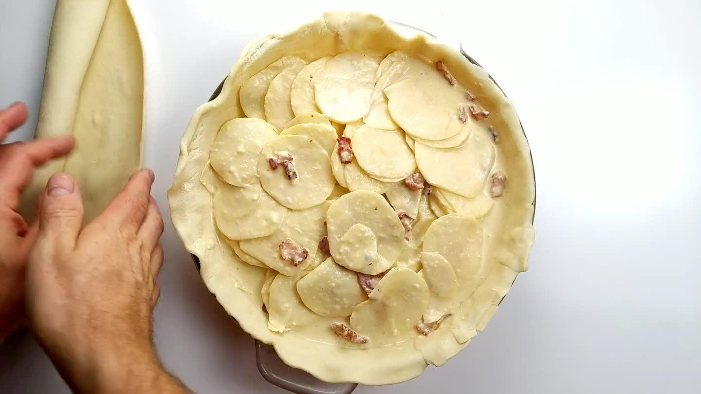 bottom sheet at the rim of the pie dish.