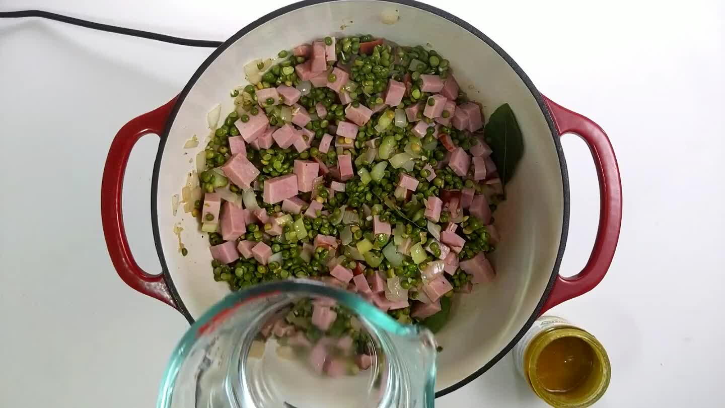 hicken broth instead of bullion. Simmer on medium heat for 45 minutes or until split peas are soft.