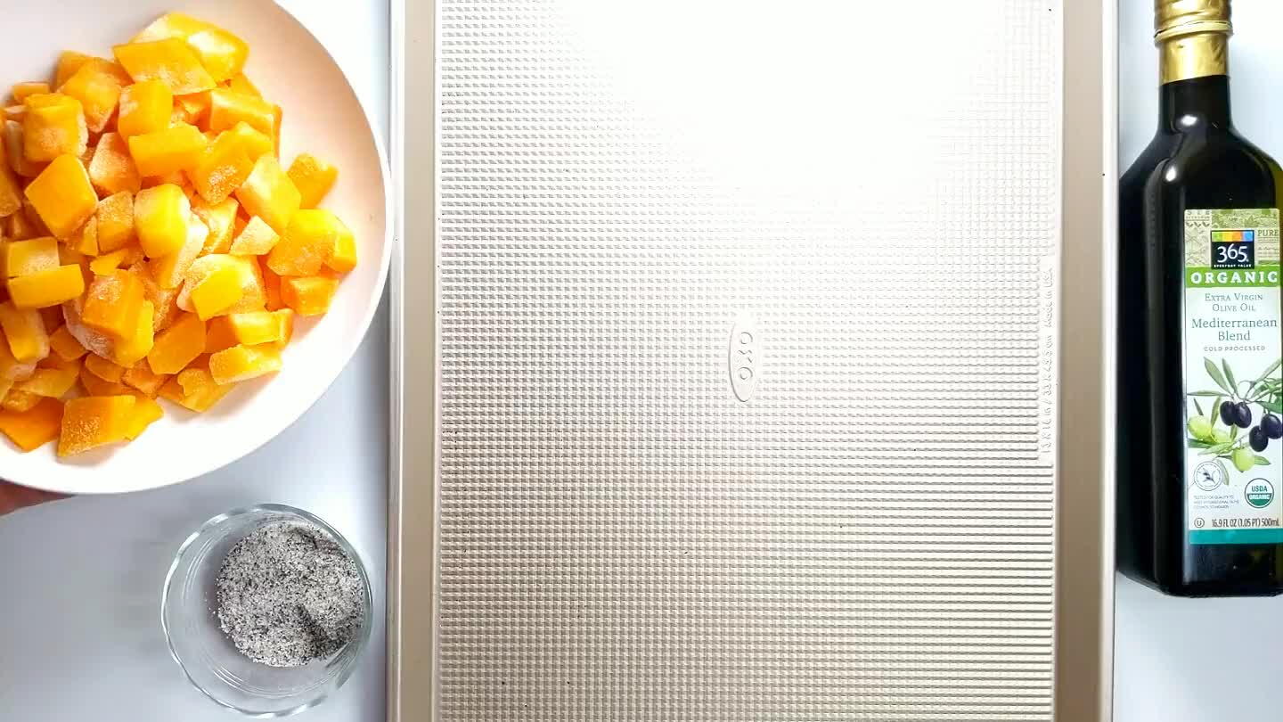zzle about two teaspoons of olive oil over the squash and sprinkle with salt and pepper. Mix together.