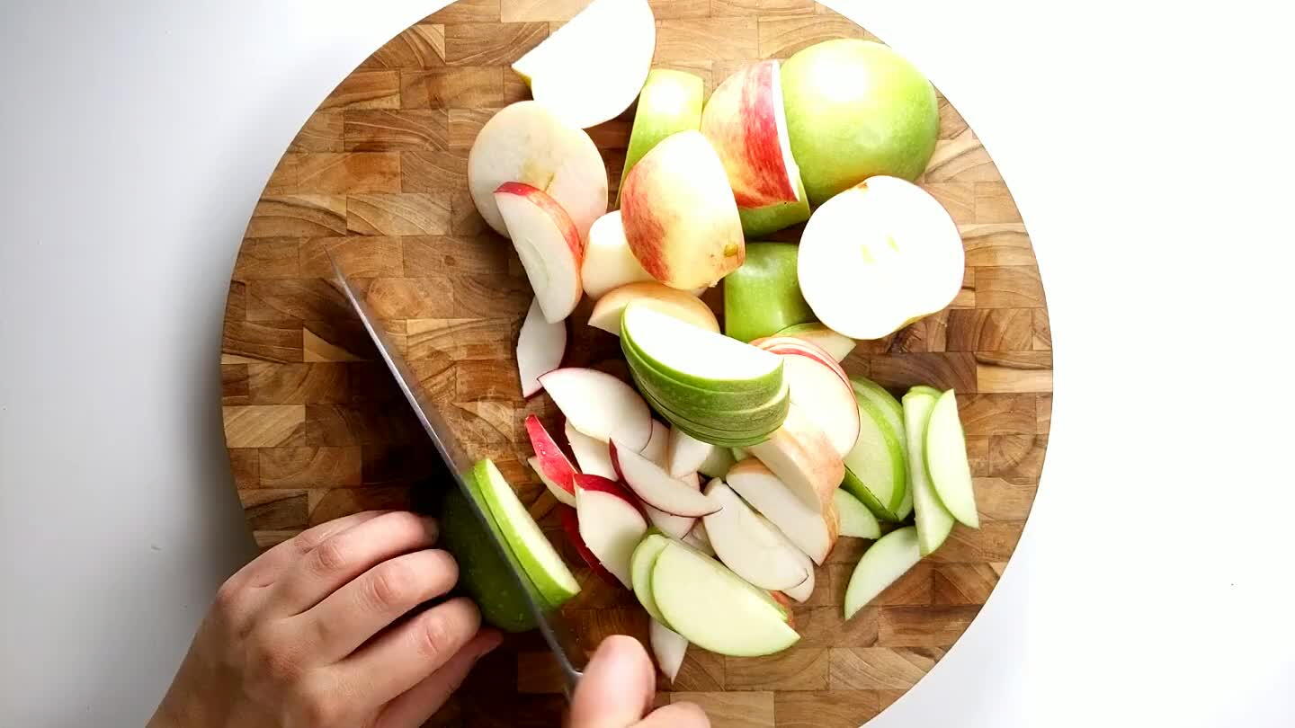 ou prefer, you can peel the apples before slicing.