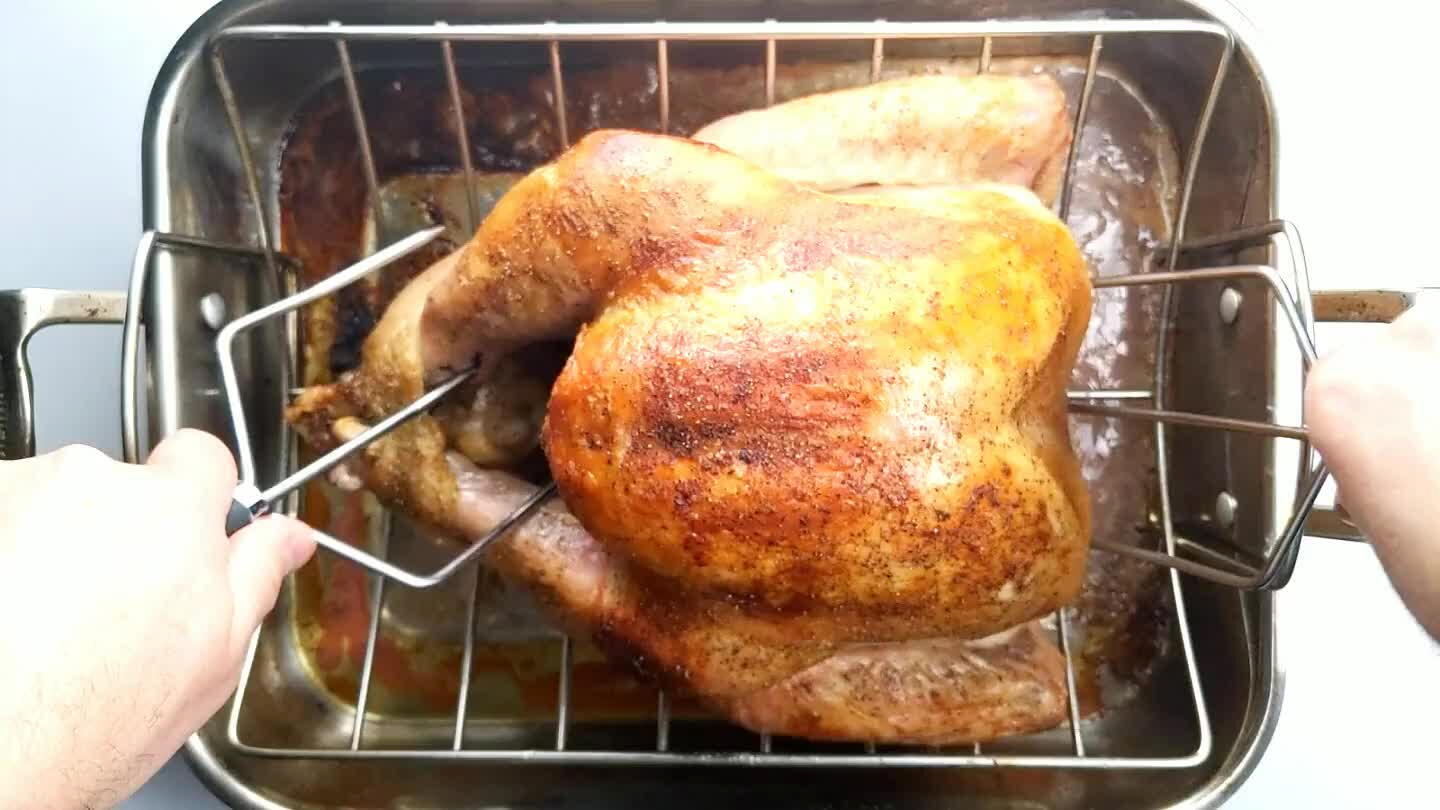 un from the cavity, then transfer it to a cutting board. It's going to release a lot of juice as you carve it, so make sure you have something to catch the juices. Let it rest for 15-20 minutes.