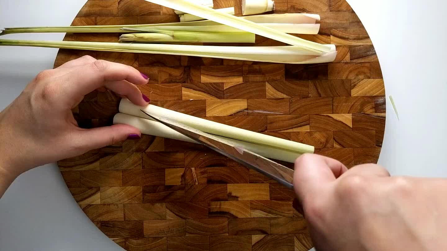 r pieces with help you avoid getting stringy pieces of lemongrass in your dish.