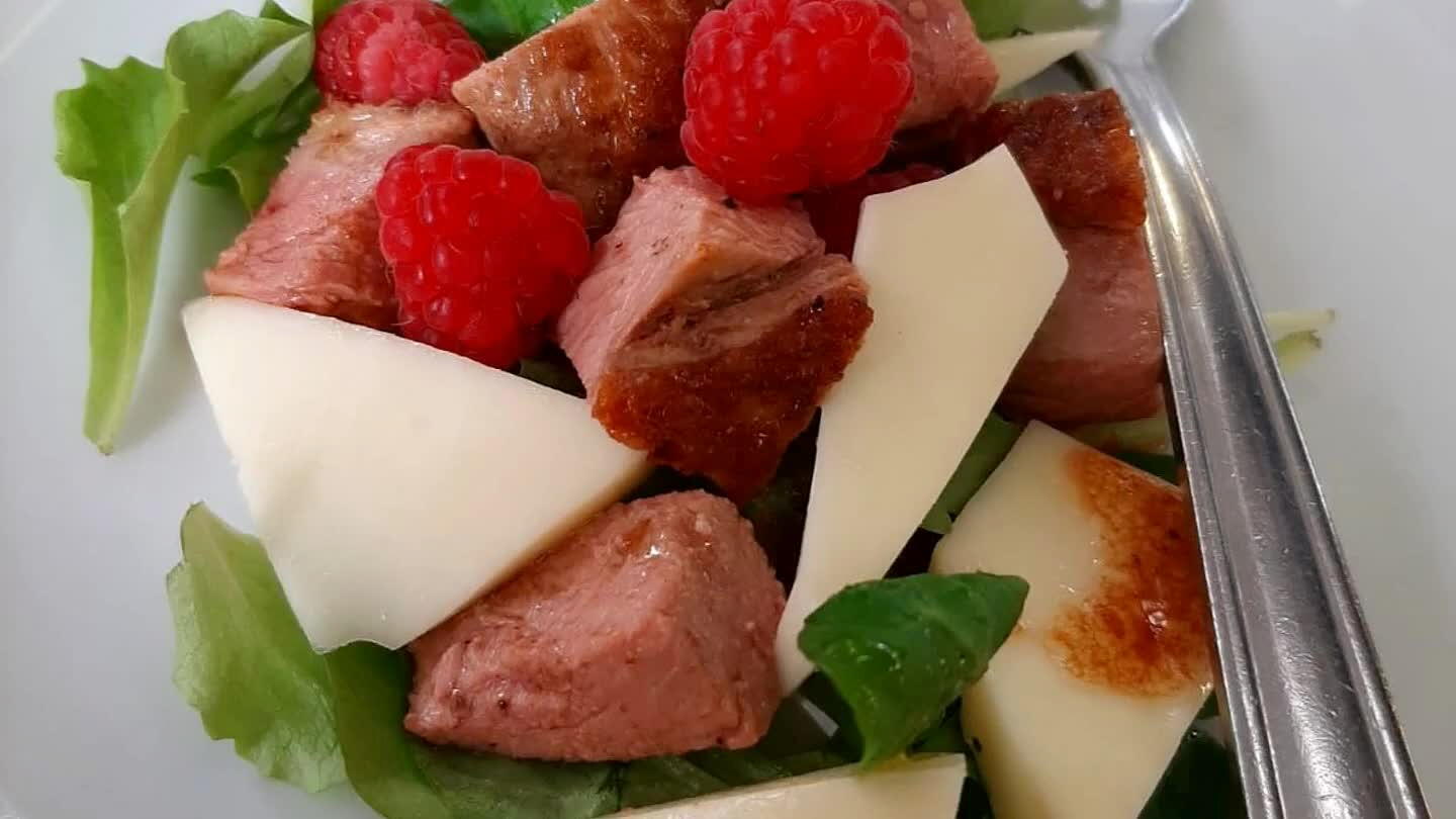 o tagliato a triangoli e 1 o 2 lamponi.
