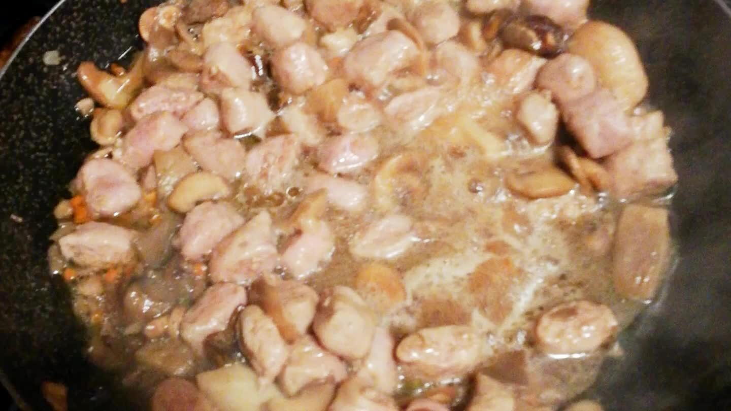 cominciate a bollire l'acqua per gli gnocchi a fuoco lento.