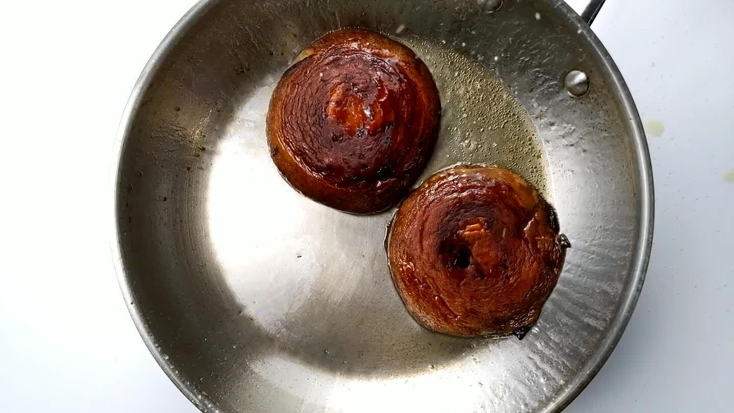 educed to a syrup that coats the mushrooms. Use about 1 Tbsp of vinegar for every 2 mushroom caps.