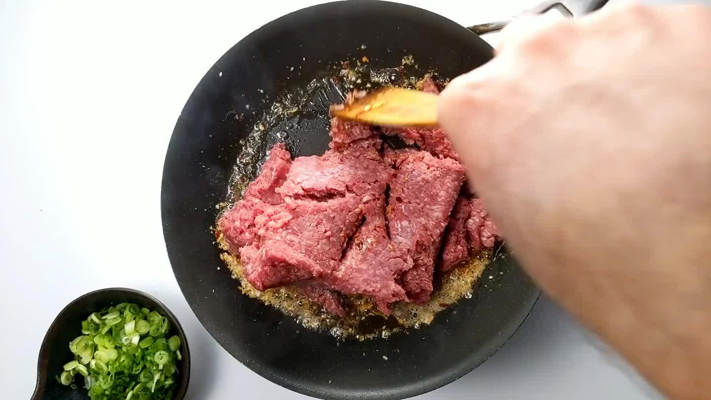 heat until ground beef begins to brown.