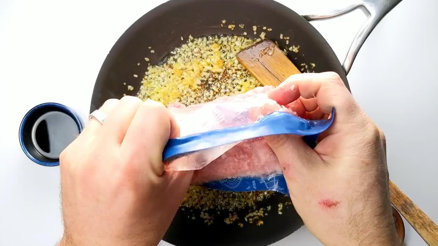 heat until ground beef begins to brown.