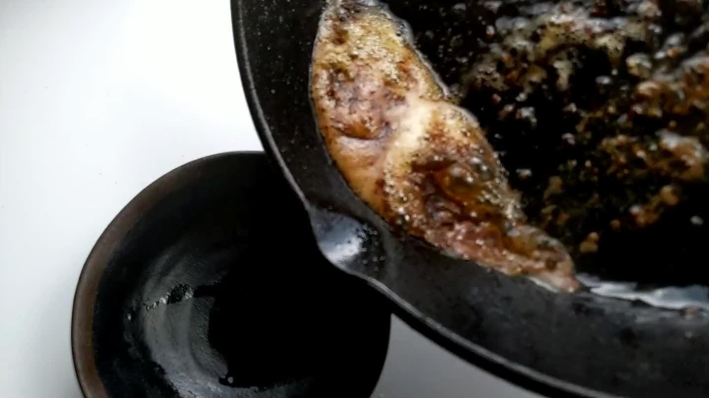 as much of the pepper and fond as possible in the pan.