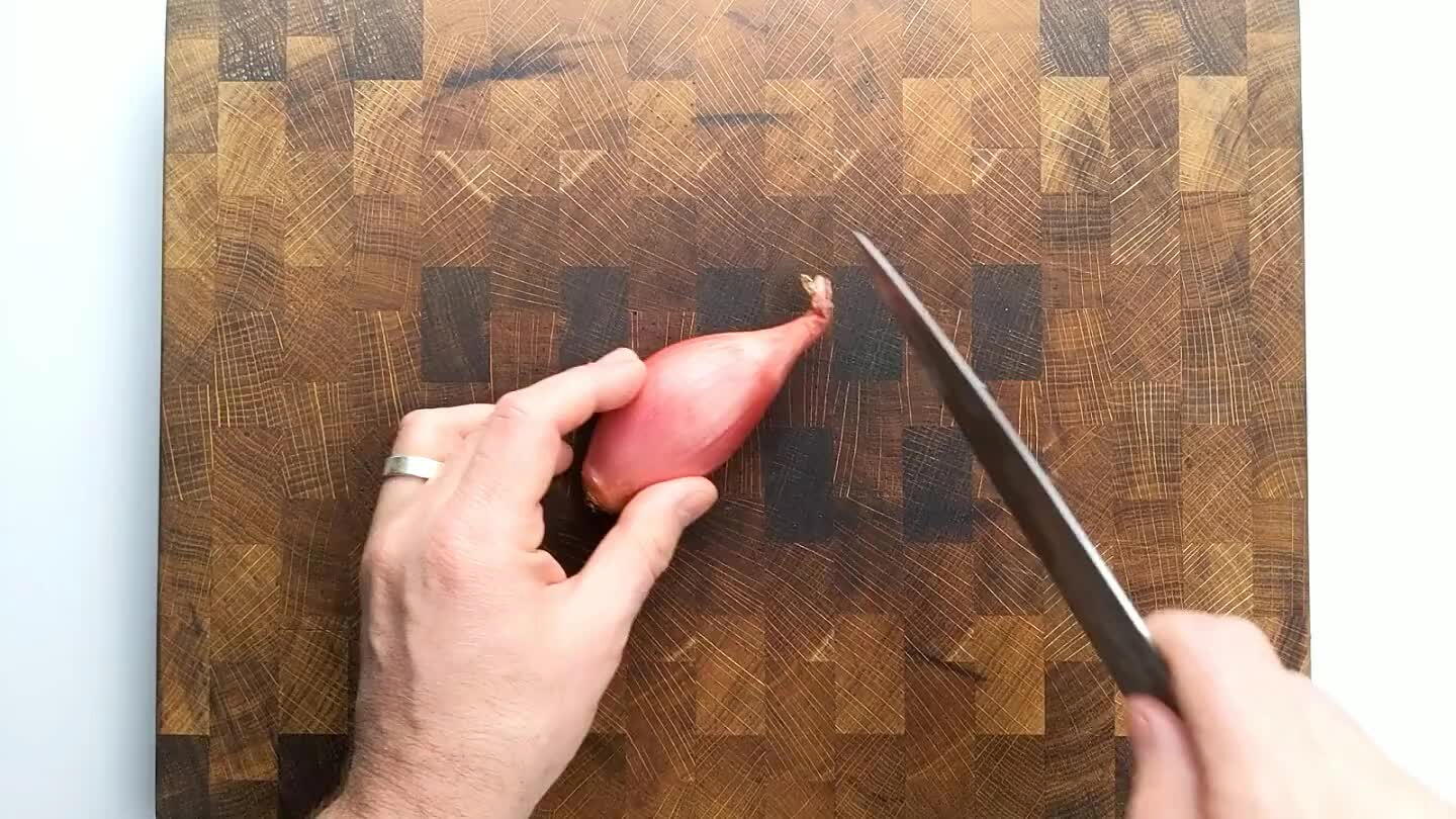 ddle of the cut face towards the root end. Place the halves on the newly cut side and slice from above. For a very fine mince, slice with the knife parallel to the board, towards the root tip, several times, without breaking through the root end. Finally, turn the shallot and cut to a fine dice.