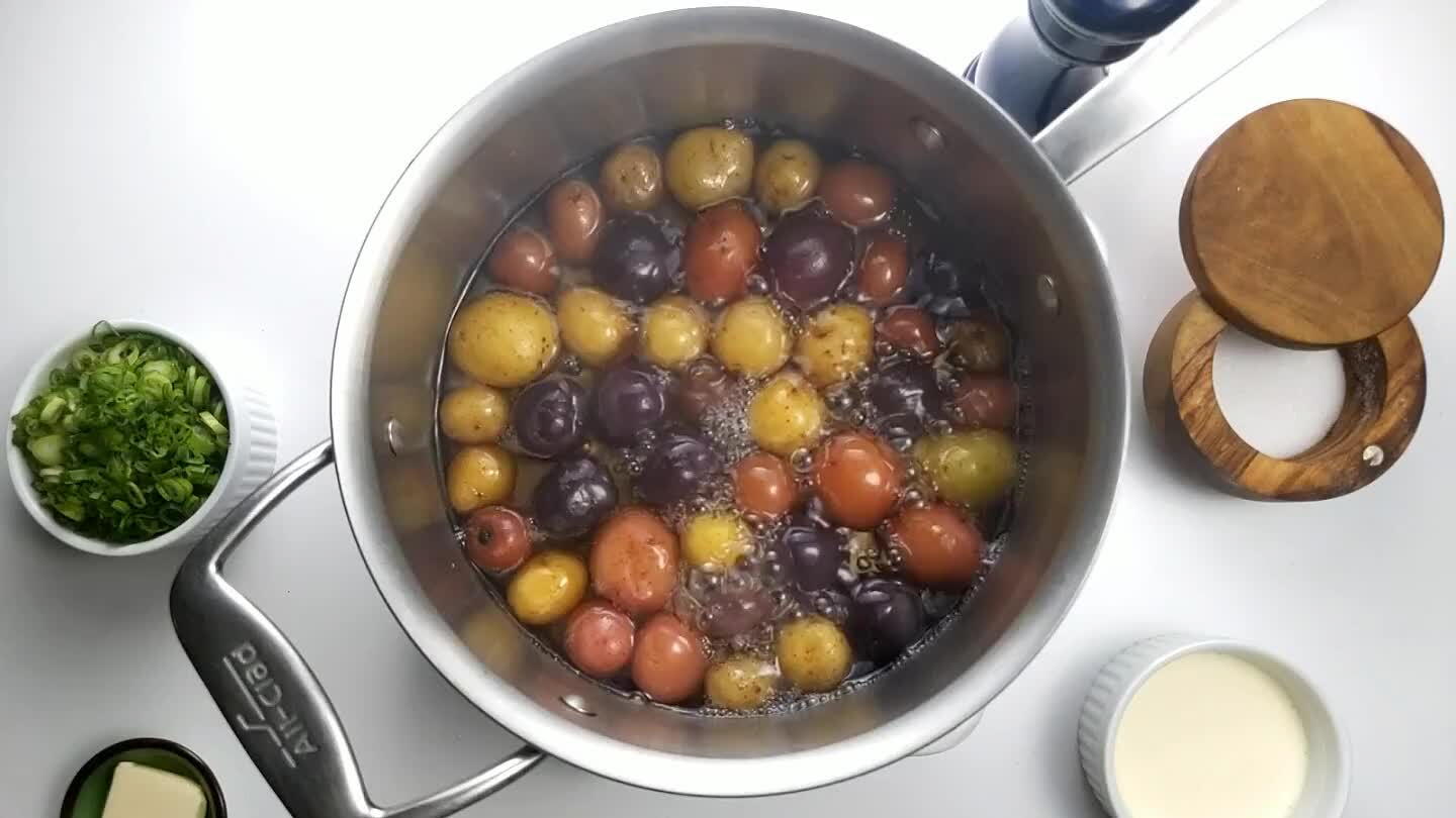 u crush it with a wooden spoon. It's fine if the water reduces, but add a little water if the bottom of the pot begins to dry out or turn to a sludge.