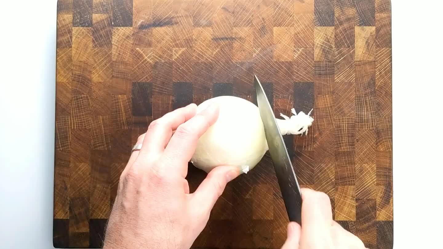 e root tip to yield thin arcs of onion.
