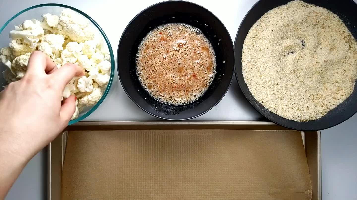 e breadcrumbs and use your other hand to coat in breadcrumbs. Place on a prepared baking sheet covered in parchment paper.