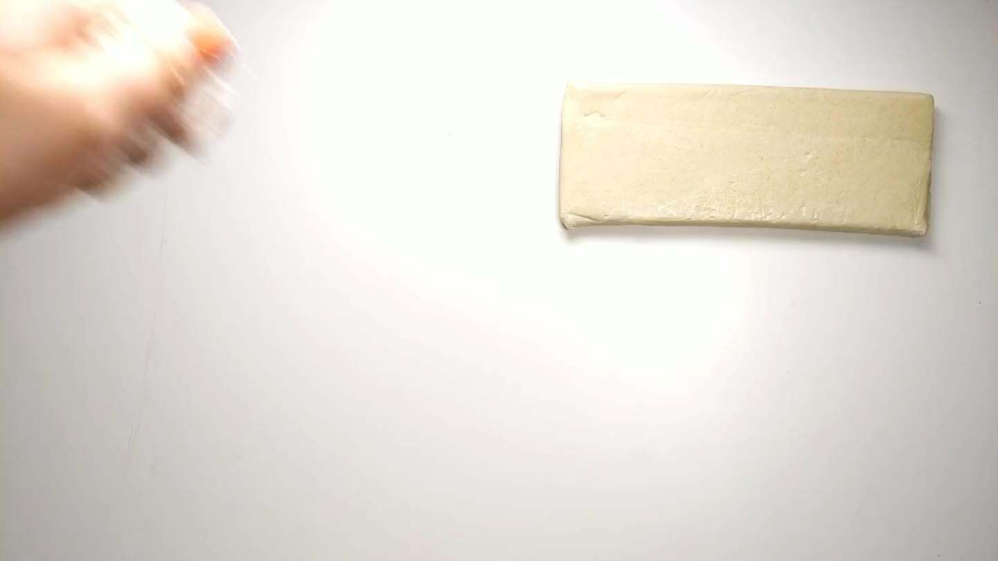 o roll the pastry out into a long rectangle.