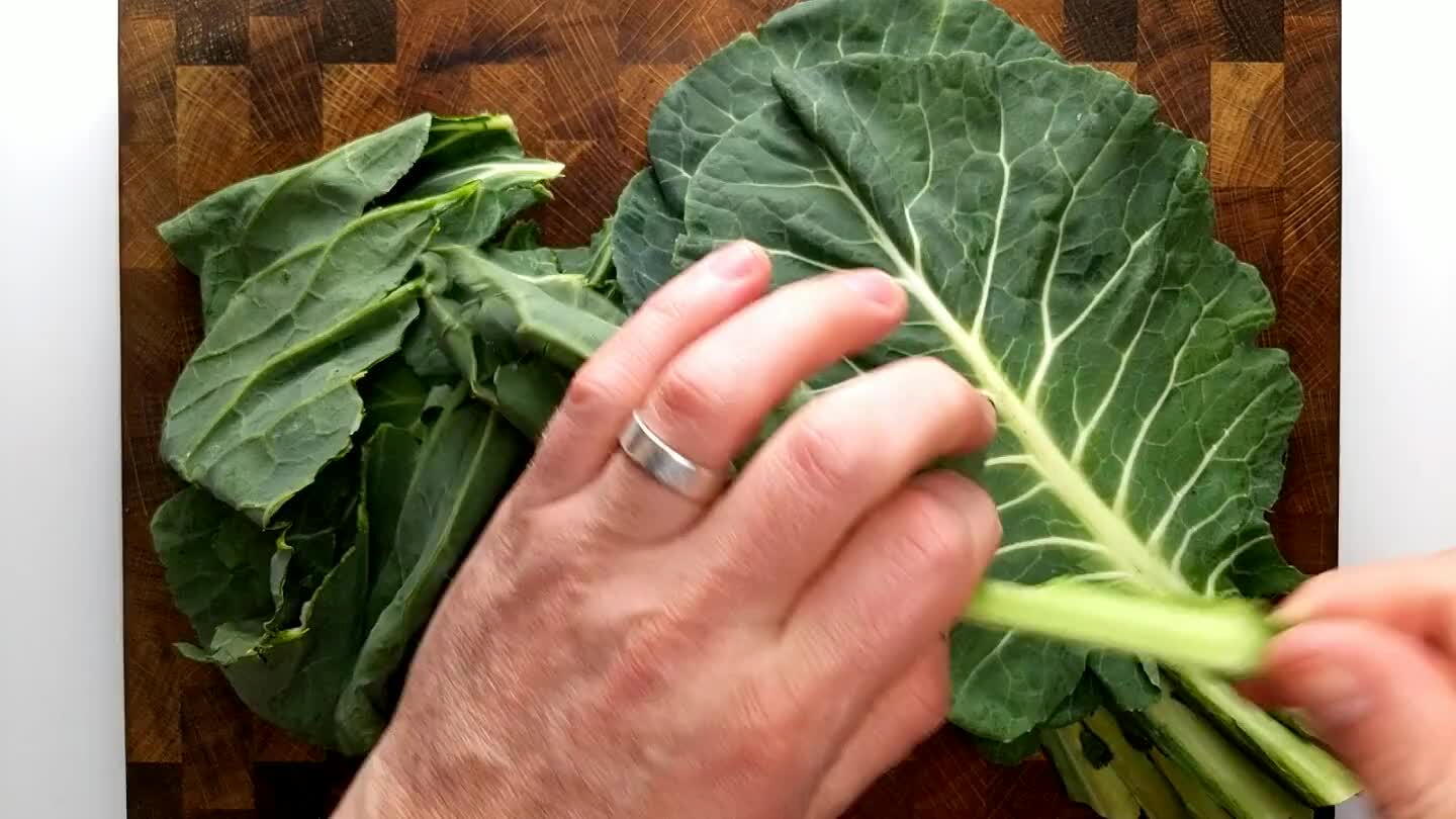 tems can be discarded chopped finely and used along with the leaves. Tear the leaves in half and wash well.