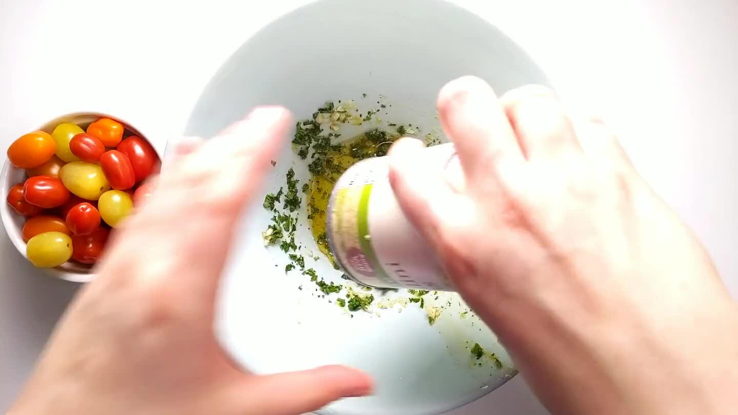 rry tomatoes. Squeeze half a lemon's worth of juice over the beans and tomatoes and mix.