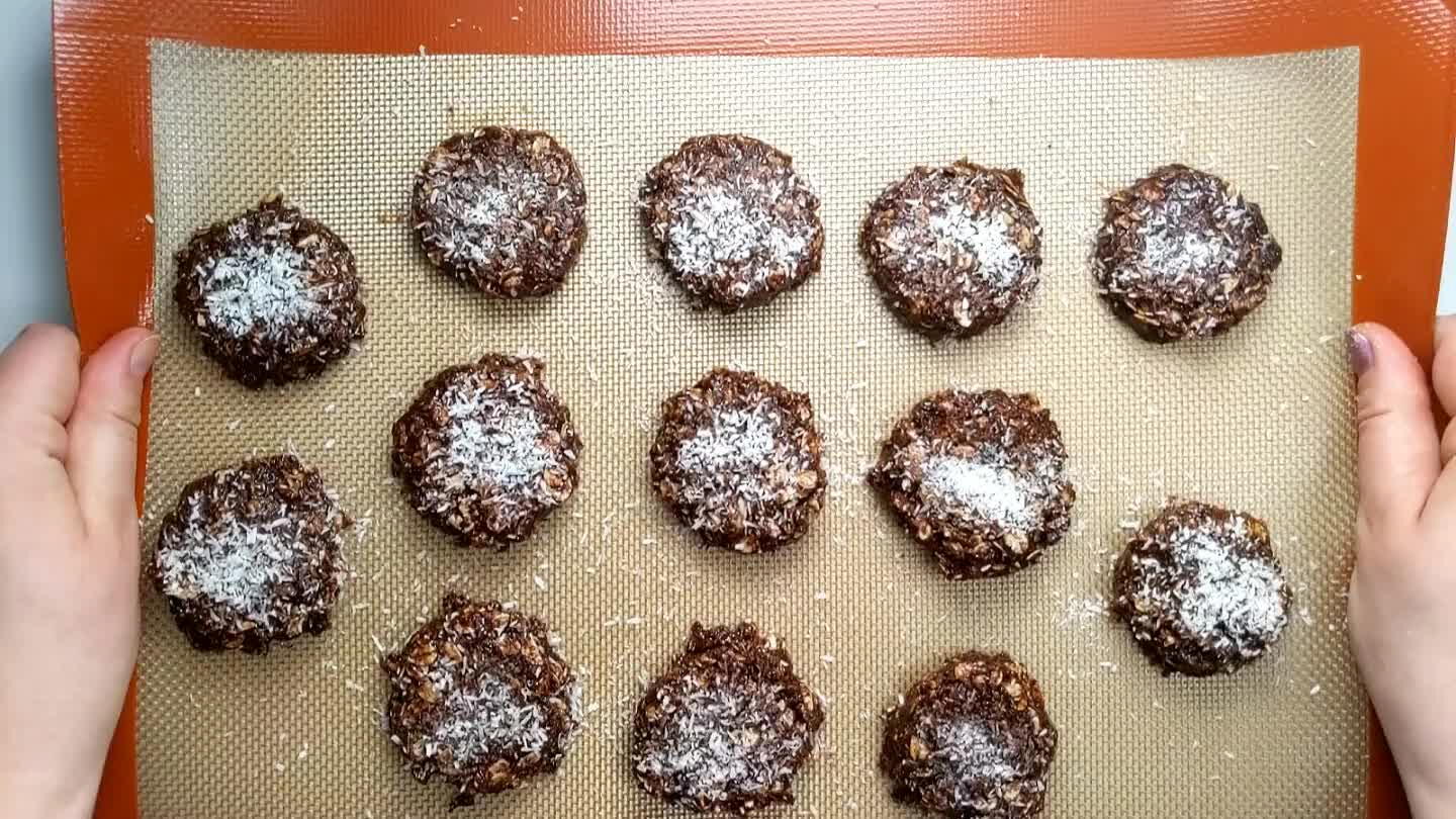 can store them in the refrigerator in an airtight container. They're really best chilled.