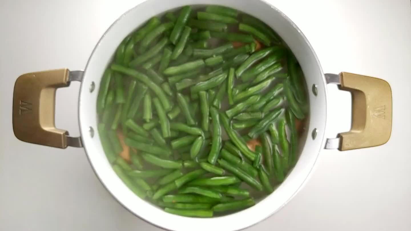 ce into a bowl of ice water, or run cold water over them to stop the cooking.