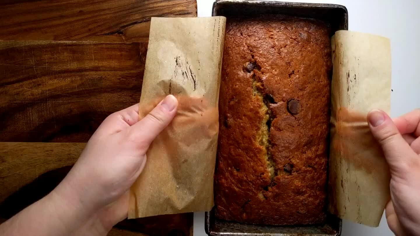 er handles to pull the bread out of the pan. Slice and serve!