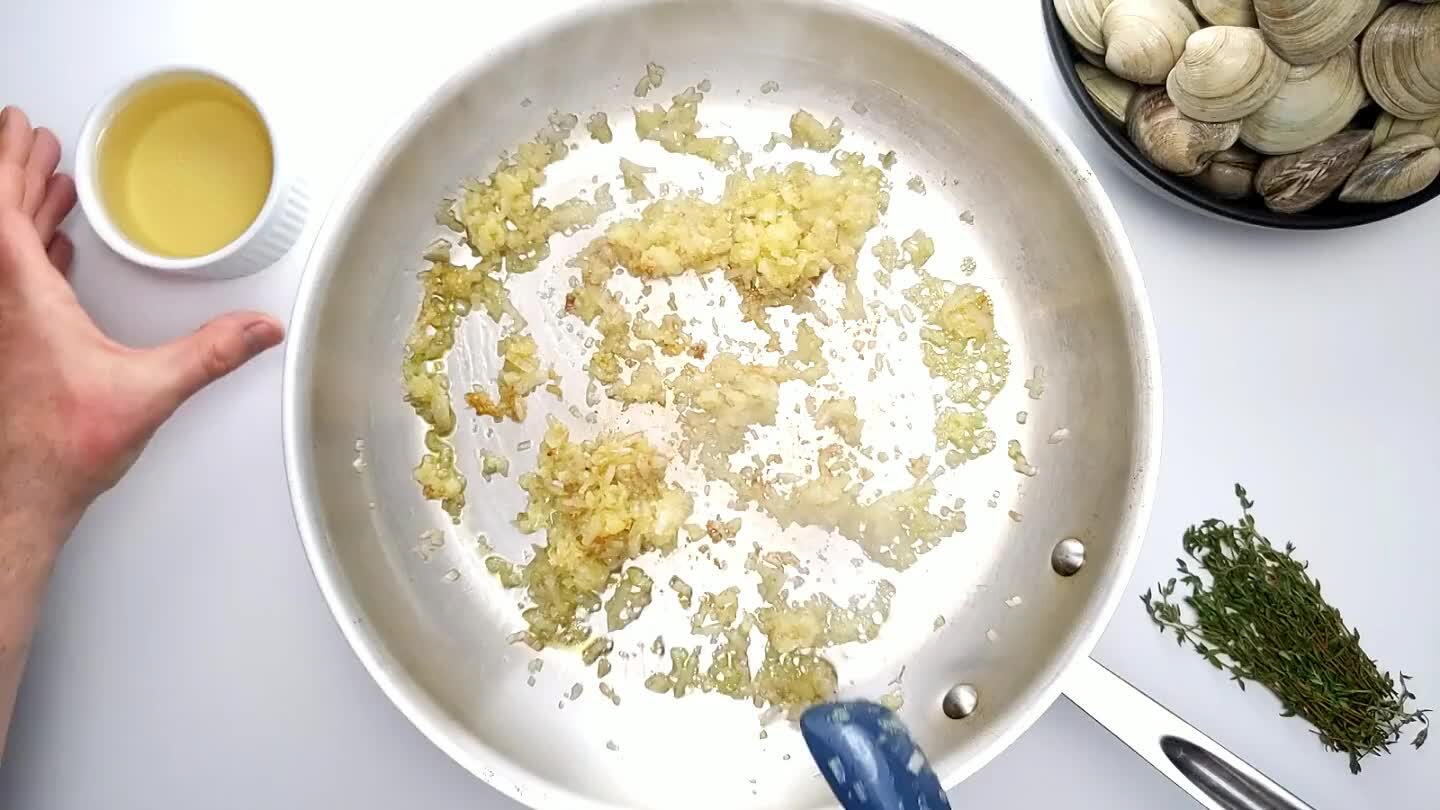 m the pan, pour in the white wine.