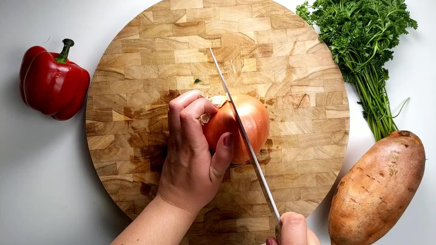 kin. Chop onion into 1-inch dice.