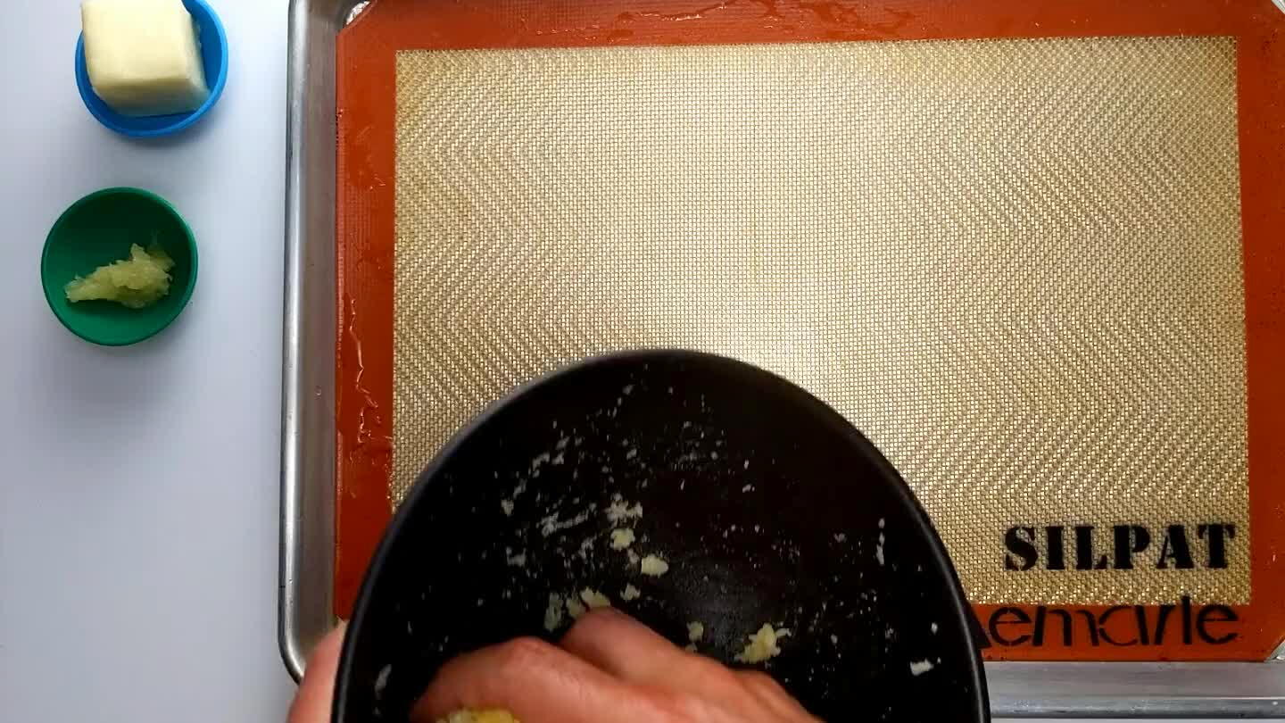 tray will let help the bread toast at the edges without burning.