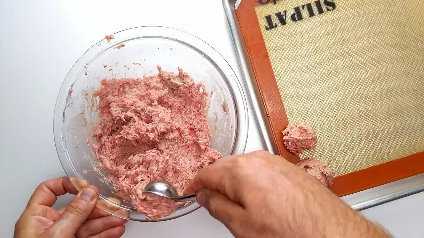ine to maintain a consistent size. Arrange the meatballs on the baking sheet with the spaghetti squash.