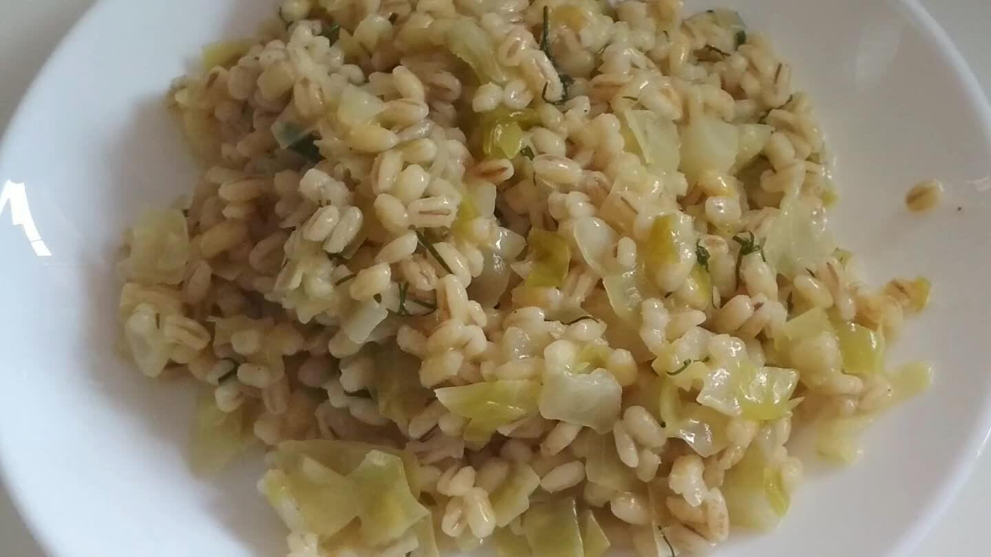 czająco miękka, dolewam więcej bulionu, jeżeli jest to dodaje posiekany Koperek, łyżkę masła, trochę soli i pieprzu.