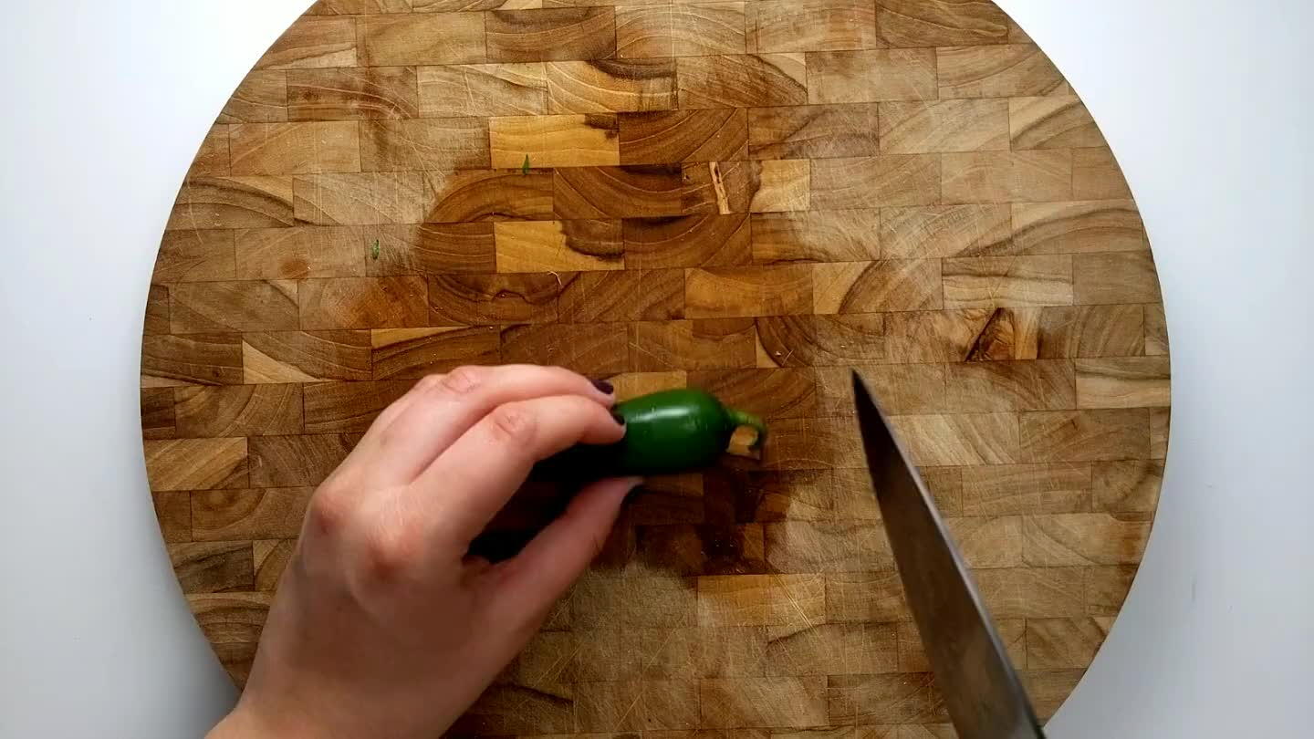 out the seeds. Then chop into 1/2 inch pieces.