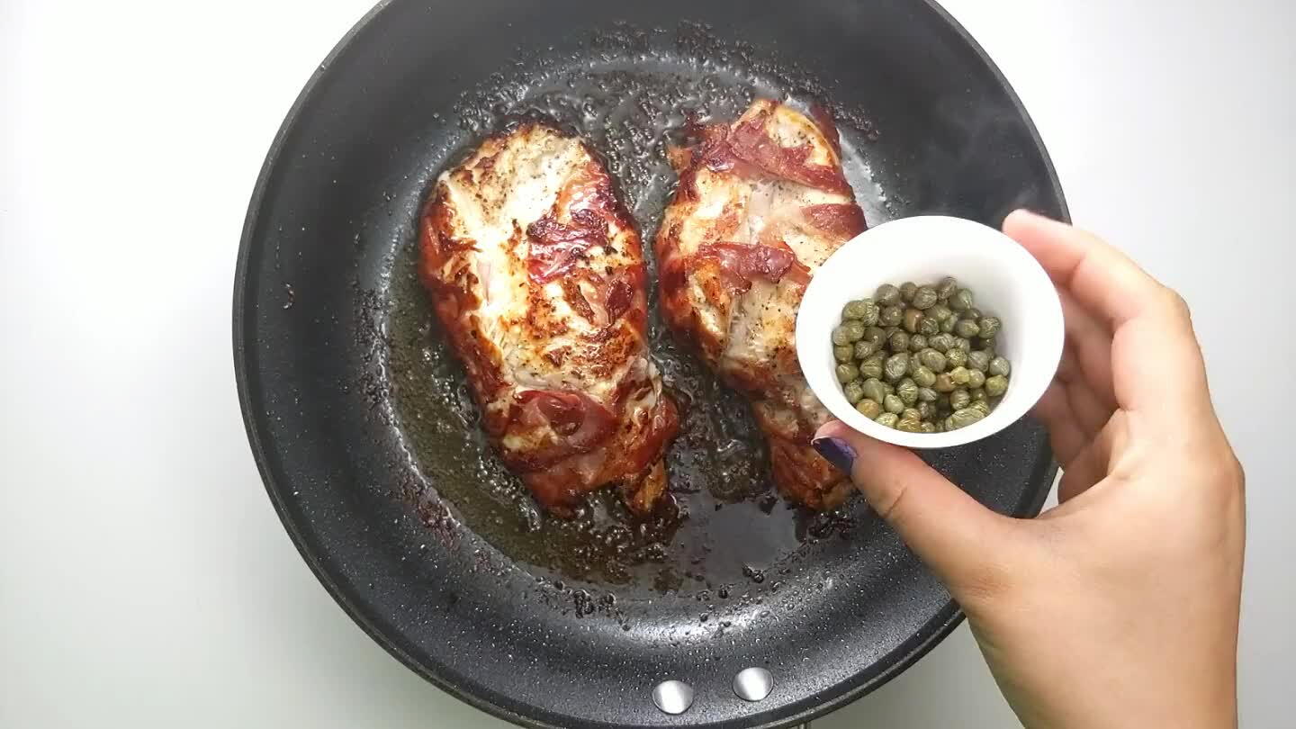 e 1 or 2 lemon wedges over the chicken.