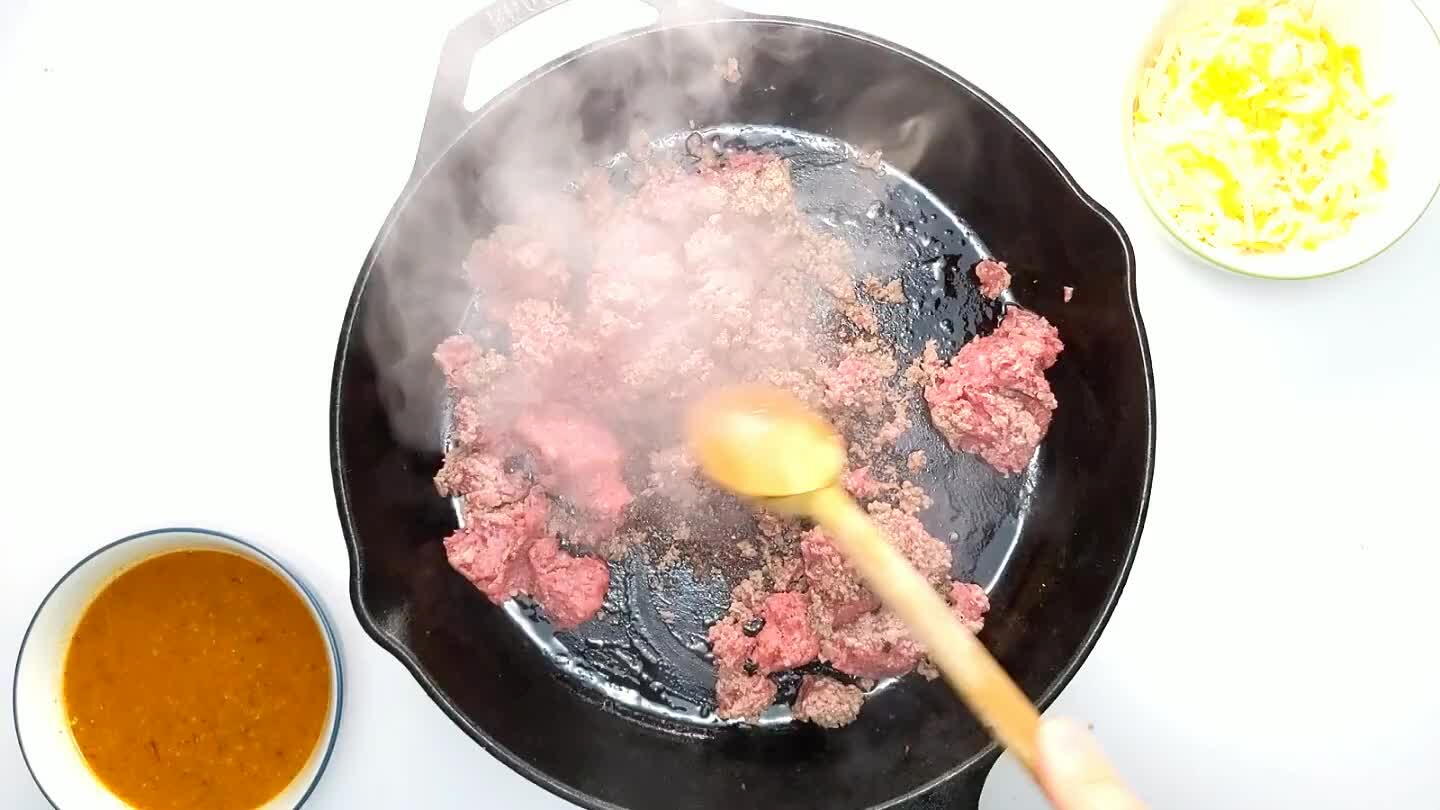 e beef is cooked through and the sauce begins to thicken.
