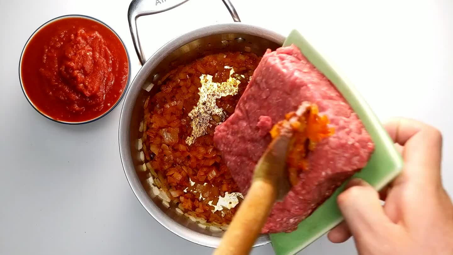 und beef begins to brown.