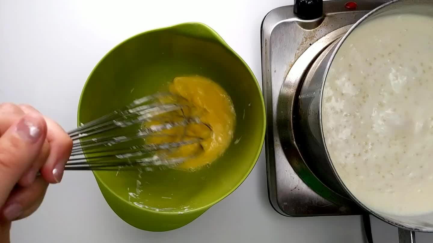 sk thoroughly. Pour about 1 cup of cream to the eggs a little bit at a time, quickly whisking together. This process will ensure that the eggs don't scramble in the hot cream.