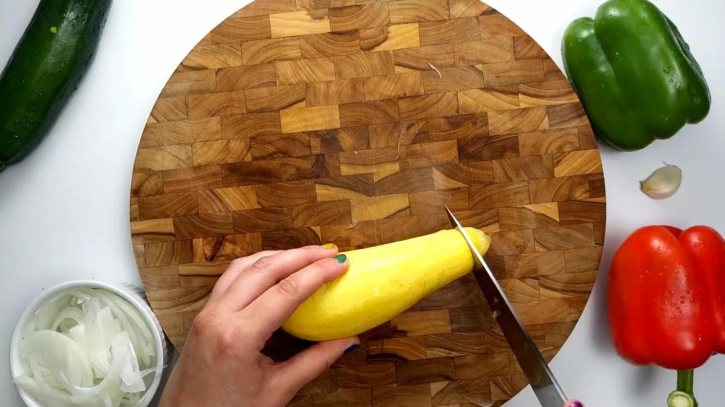 the larger half. Cut into thin slices.