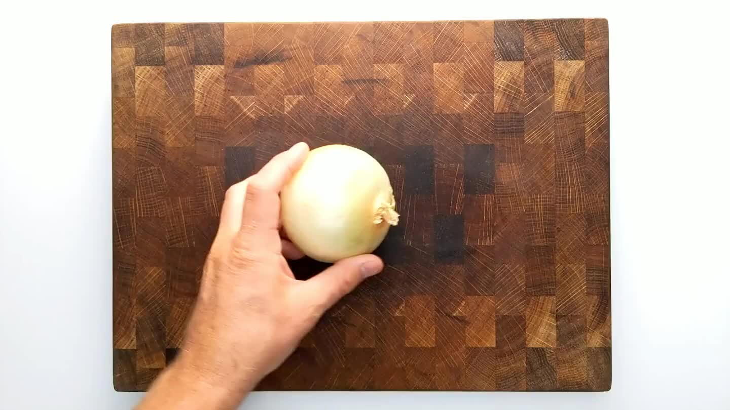 from the top, perpendicular to the sliced stem face without cutting through the root end. Slice again from the top perpendicular to the previous slice to dice.
