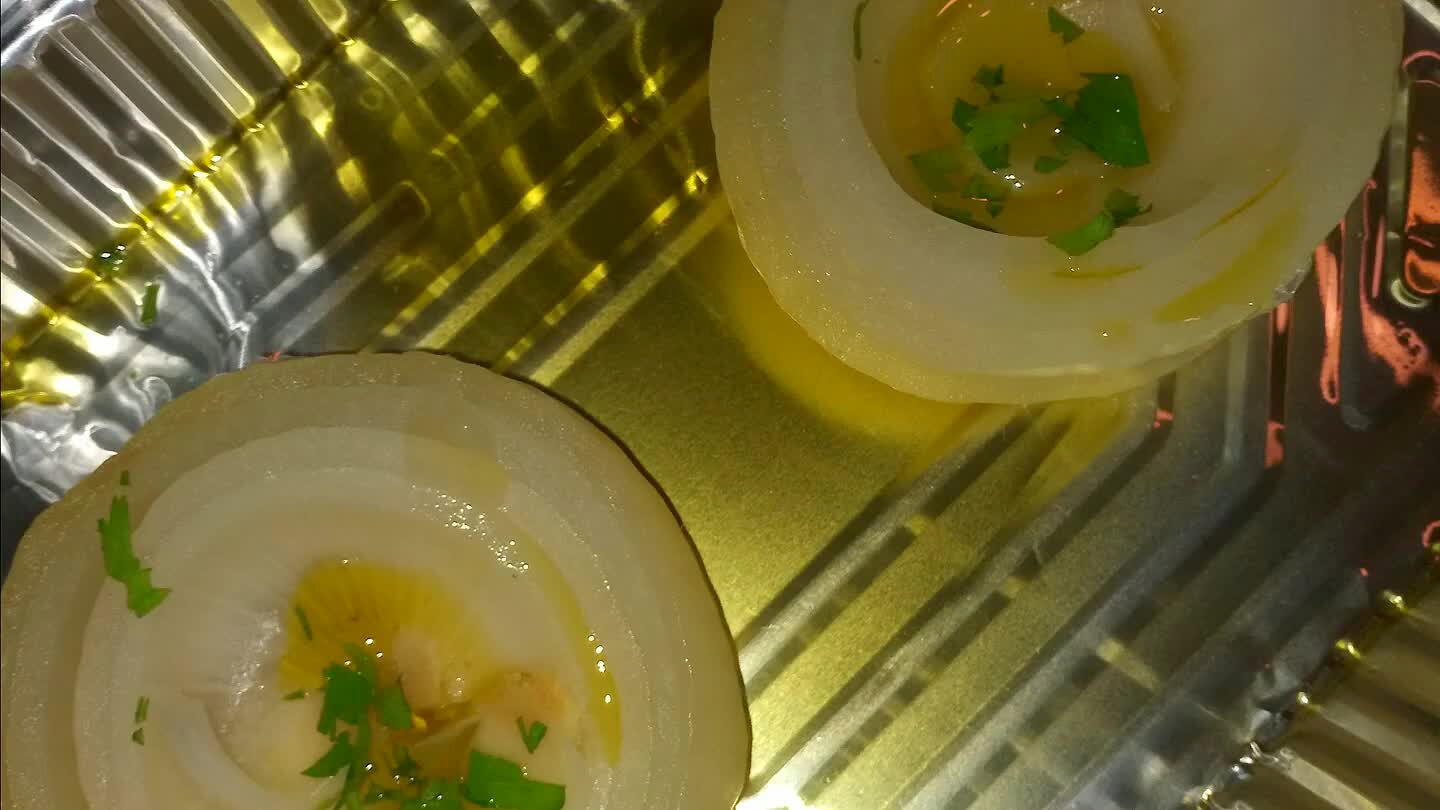 entro e versare dell'olio EVO in ambedue le parti con un po' di prezzemolo ...