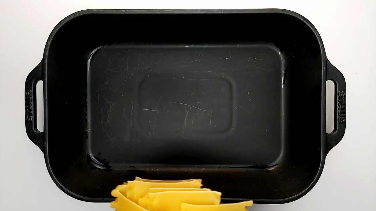 gna. Pour hot water over the pasta and let it sit for 10 minutes. I used an electric kettle, but using hot tap water should work fine. Give it a little stir after a few minutes to keep the pasta from sticking to itself.