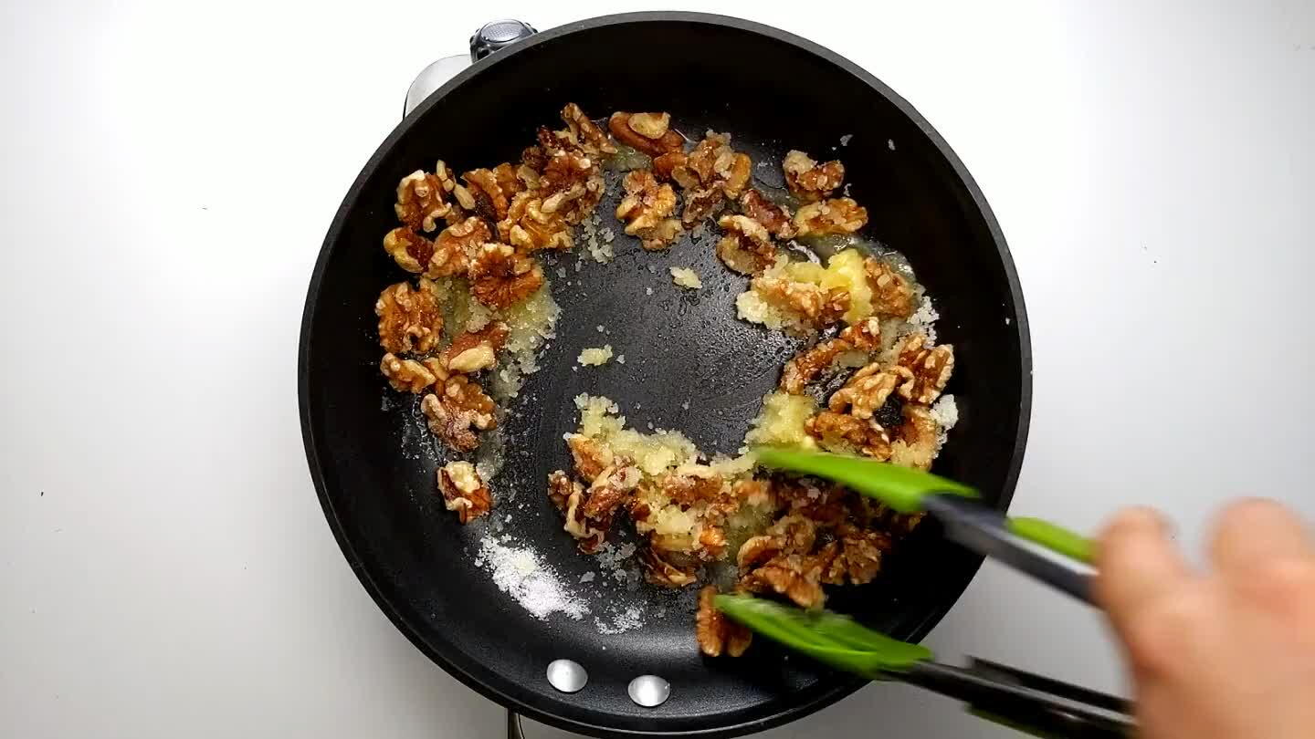 t that point, pour the nuts out onto a baking pan lined with parchment paper and break them apart immediately. Let cool.