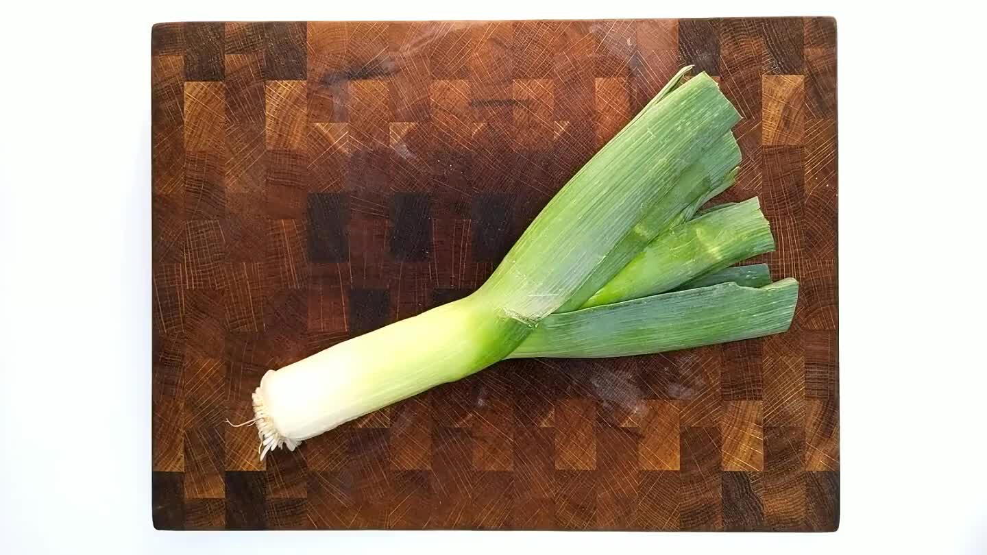 t in half lengthwise, like a hot dog bun. Rinse the leek to remove any silt that may be caught between the folds. Slice thin.