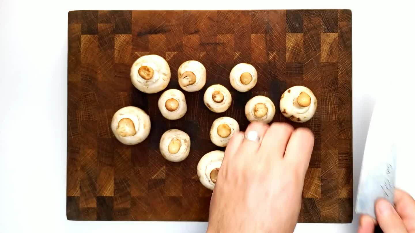 mushrooms into a grid with the gills facing up can make slicing them easier.