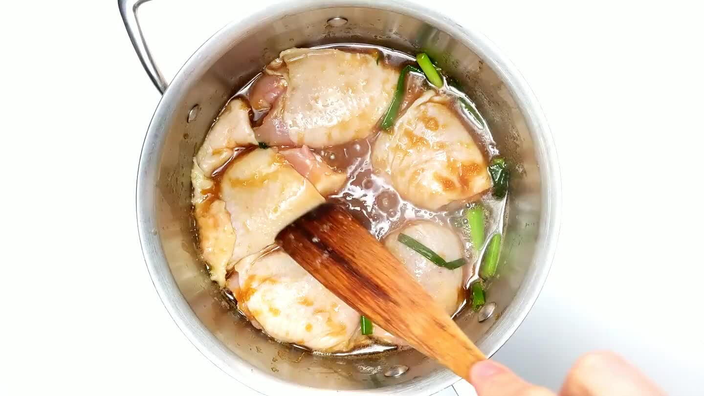gh. This will depend greatly on the thickness of your chicken thighs, but the internal temperature should be close to 165°F.