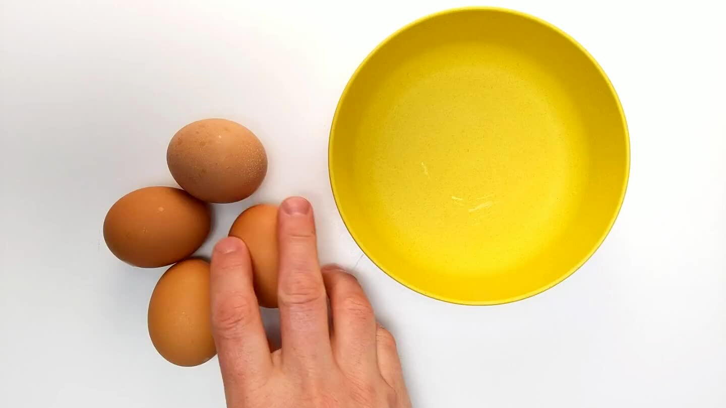 r. Reserve the yolks for another use.