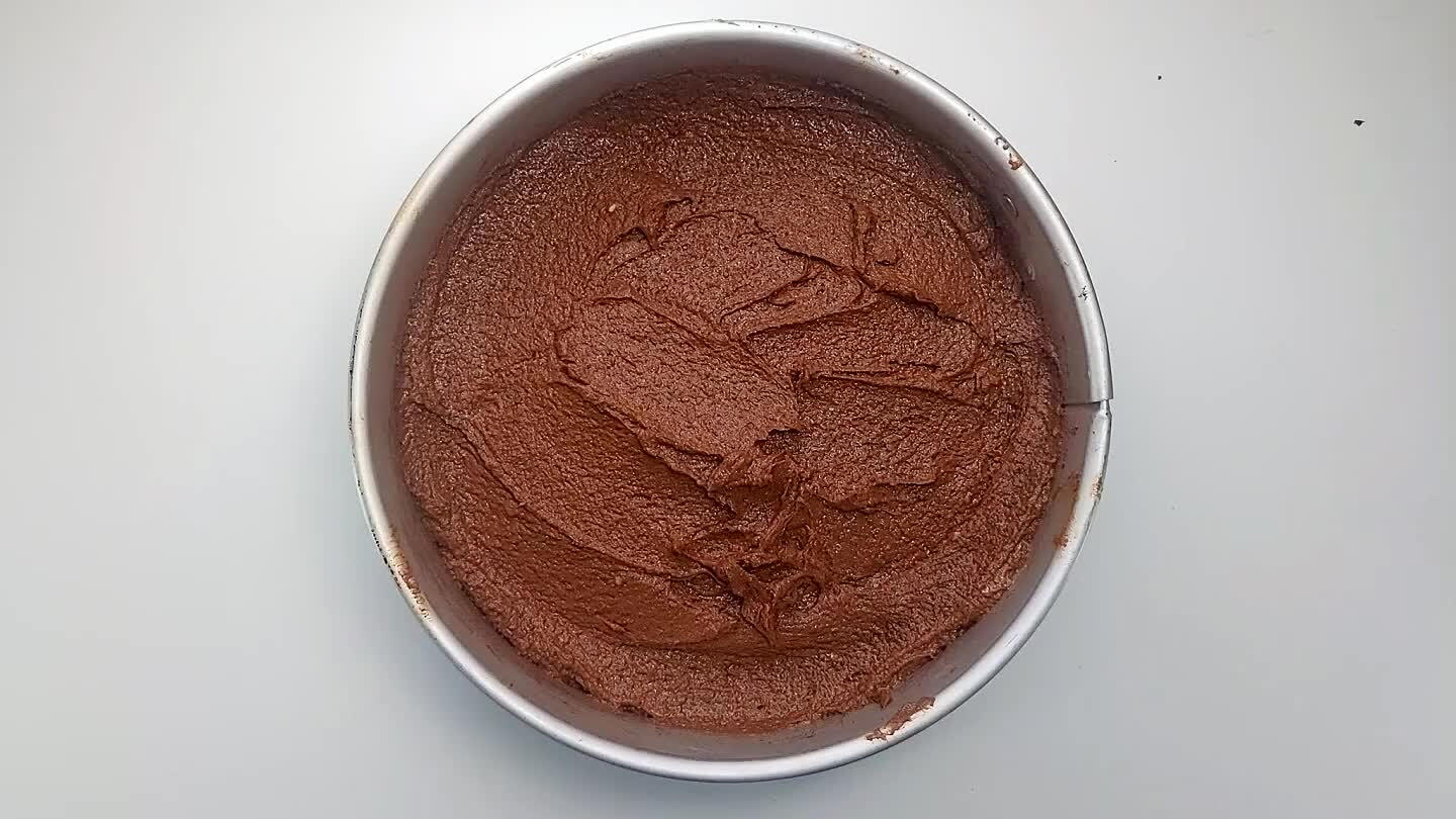 iddle comes out clean and the middle is puffed up and has a crackly texture. Run a knife around the edge of the pan before setting aside to cool.