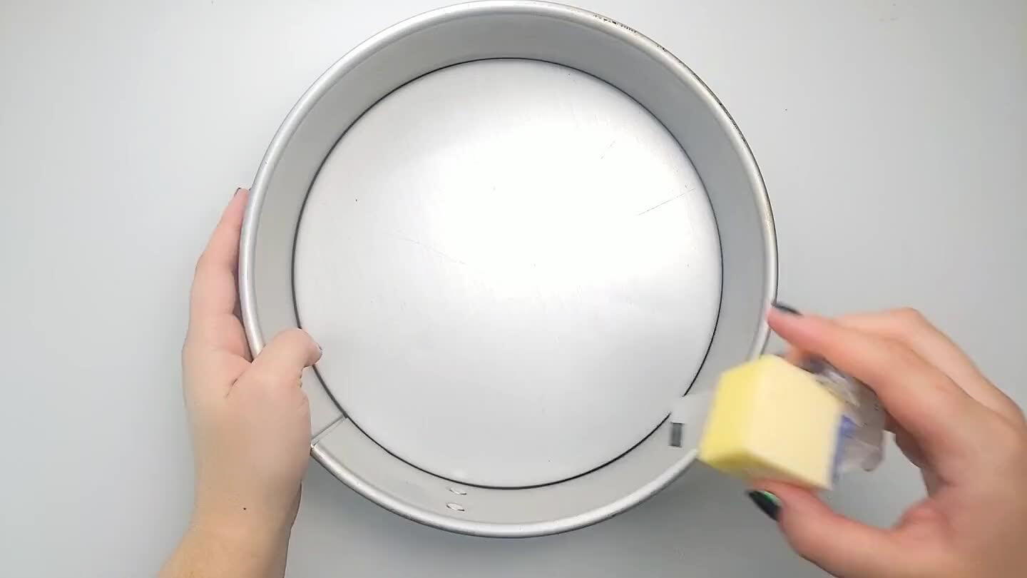 uding the sides. Tap out any excess.