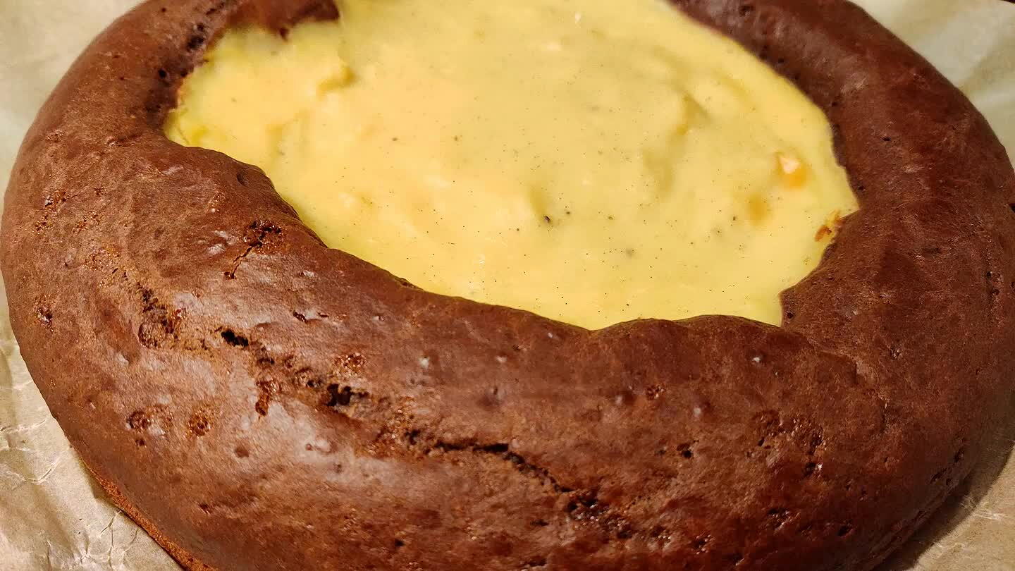 min. Cuando esté frío podemos decorarlo con chocolate derretido y almendras.