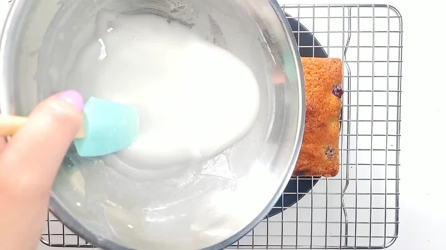 e icing over the top of the cake sing a spatula to evenly distribute if needed.
