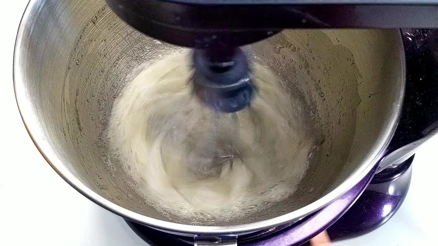 nkle in half of the sugar so that it dissolves while beating.