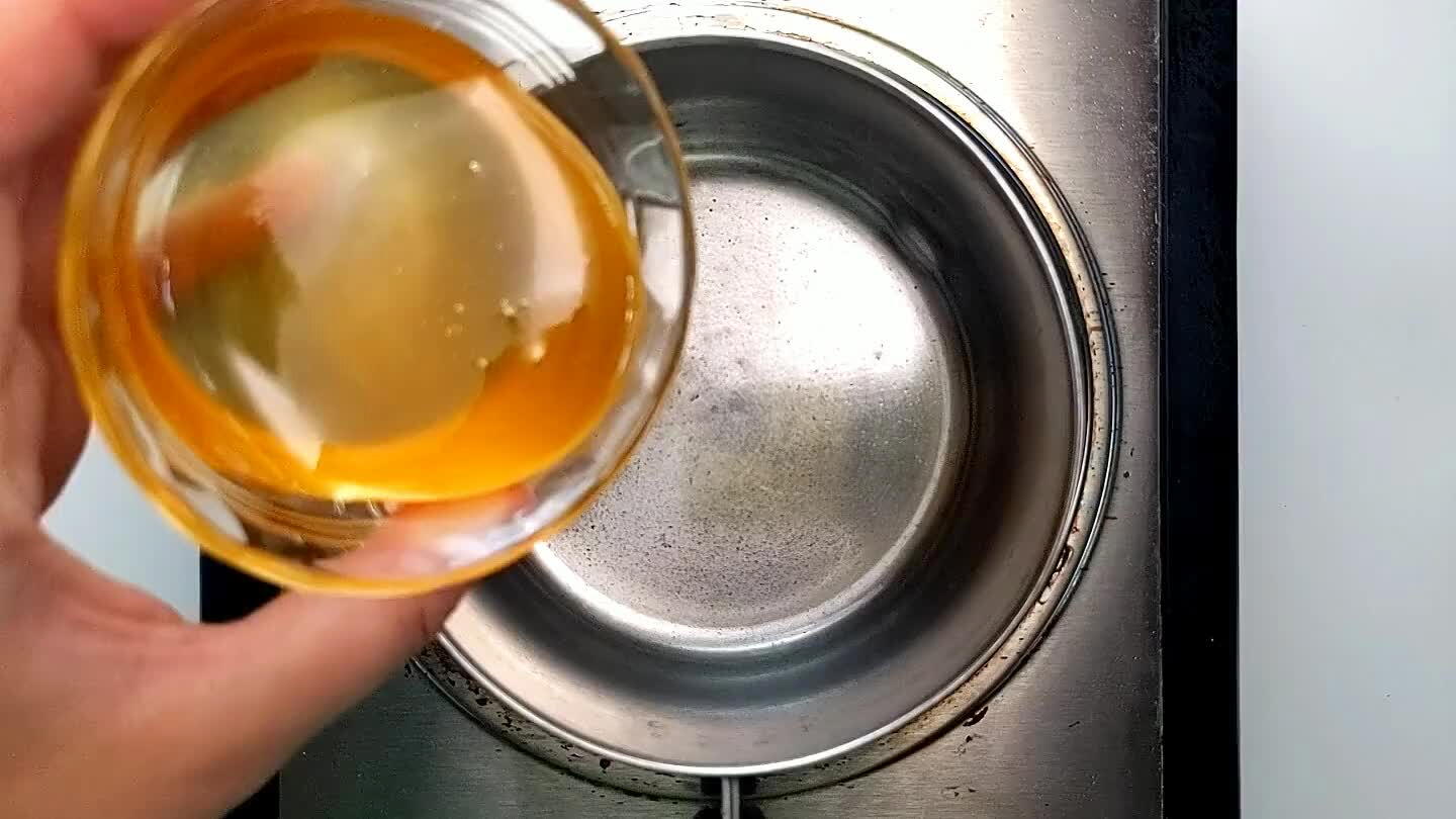 es over the stove. Warm honey until it becomes more liquid and add the red pepper flakes. Let the honey heat until it bubbles just a little and stir for about 2 minutes. Remove from the stove and store in an airtight container!